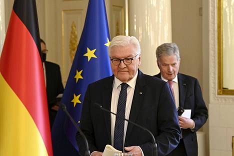 Saksan liittopresidentti Frank-Walter Steinmeier ja Sauli Niinistö pitivät yhteisen tiedotustilaisuuden tapaamisestaan perjantaina.