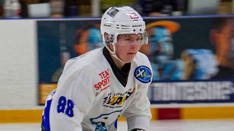 Jesper Lemmenranta on tällä kaudella pelannut yhdeksässä U19-joukkueen ottelussa ja merkkauttanut tehot 5+5.