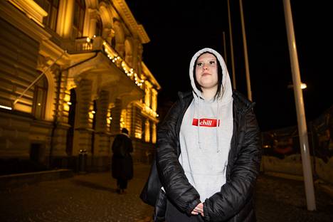 Amanda Puotiniemi, 16, opiskelija, Ylöjärvi: ”Toivoisin, että Tampereen keskustaan tulisi parempia sisäpaikkoja nuorille, jotta aikaa ei tarvitse viettää esimerkiksi Ratinan kauppakeskuksessa, josta nuoret myös usein häädetään pois.”