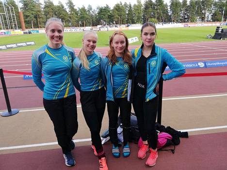 Vireen naisten pikajuoksujoukkue, eli Sini Sanaslahti, Tessa Moisio, Nelli Flyktman ja Olivia Asikainen, oli iskussa SM-kisoissa.
