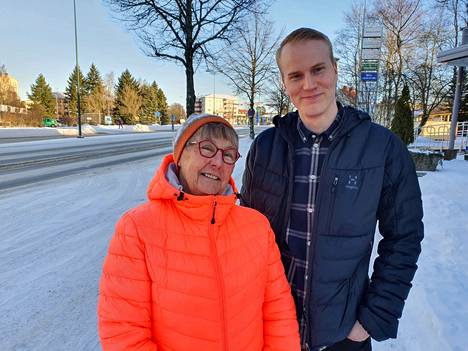 Seija Helminen on vapaaehtoinen ja Pirkanmaan muistiaktiivien puheenjohtaja. Akseli Tuuri on Pirkanmaan muistiyhdistyksen vapaaehtoistoiminnan koordinaattori.