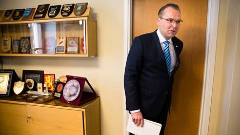 Viime hallituskauden puolustusministeri Jussi Niinistö arvostelee ulkopoliittista joh­toamme. Hän peräänkuuluttaa ryhtiliikettä. Niinistö kuvattiin vuonna 2018, kun hän oli vielä puolustusministerinä.