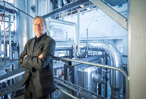 Professori Juhani Hyvärisen johtamassa ydinvoimatekniikan tutkimusryhmässä tutkitaan ja kehitetään kaukolämmön tuotantoon tarkoitettua pienydinvoimalaa.