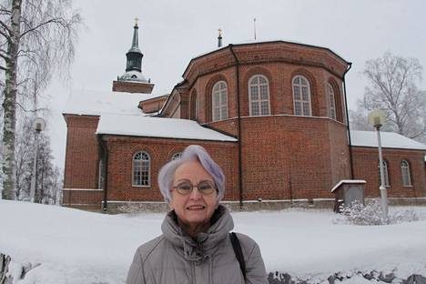 Pirkko Esko on toiminut Sastamalan seurakunnan kirkkovaltuuston puheenjohtaja päättyvän nelivuotiskauden. Hänet kuvattiin Tyrvään kirkon edustalla nykyisen kirkkovaltuustokauden alettua vuonna 2019.
