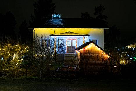 Ville Leinon perheen omakotitalo kääntää nyt kaikkien katseet – Pihalla  loistaa yli 10 000 valoa: ”Se lähti sitten vähän laukalle” - Koti -  Satakunnan Kansa