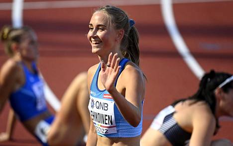 Viivi Lehikoinen juoksi naisten 400 metrin aitojen välieriin.