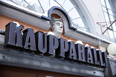 Tampereen Kauppahallissa on liikkunut henkilö, joka on yrittänyt huijata yrittäjiä. Henkilö on yrittäjien tiedossa, mutta poliisille asiasta ei ole tehty ilmoitusta. 
