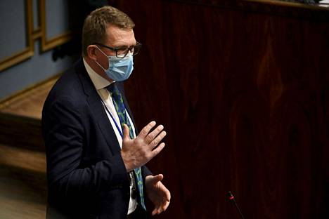 Valtiovarainministeri Matti Vanhasen (kesk.) mukaan Suomen bkt ei ole päässyt finanssikriisiä edeltäneelle tasolle. Vanhanen kuvattuna eduskunnassa 4. helmikuuta.