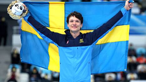 Ruotsin Nils van der Poel voitti Pekingissä kultaa 5 000 metrillä.