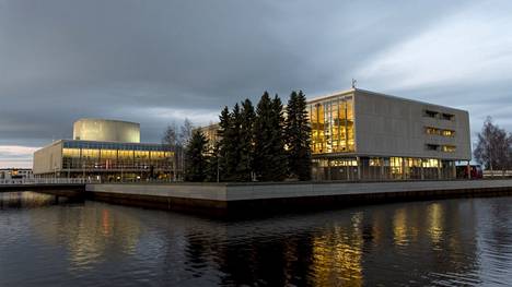 Oulun kirjasto ja teatteri. Kirjasto avautuu remontin jälkeen kulttuuripääkaupunkivuonna 2026.