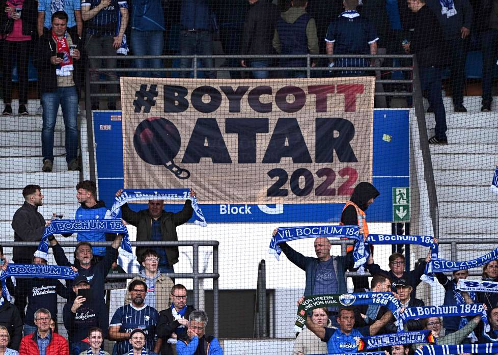 Saksassa Qatarin MM-kisojen boikotointivaatimukset nousivat esille myös Bundesliigan otteluissa. Boycottqatar2022-aihetunniste on käytössä sosiaalisessa mediassa.