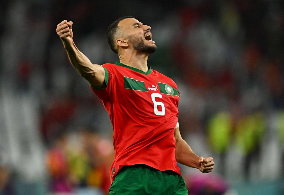 Marokon kapteeni Romain Saïss näytti tunteitaan Espanja-voiton jälkeen. Hän loukkaantui Portugali-pelissä ja tuli kesken pelin vaihtoon.