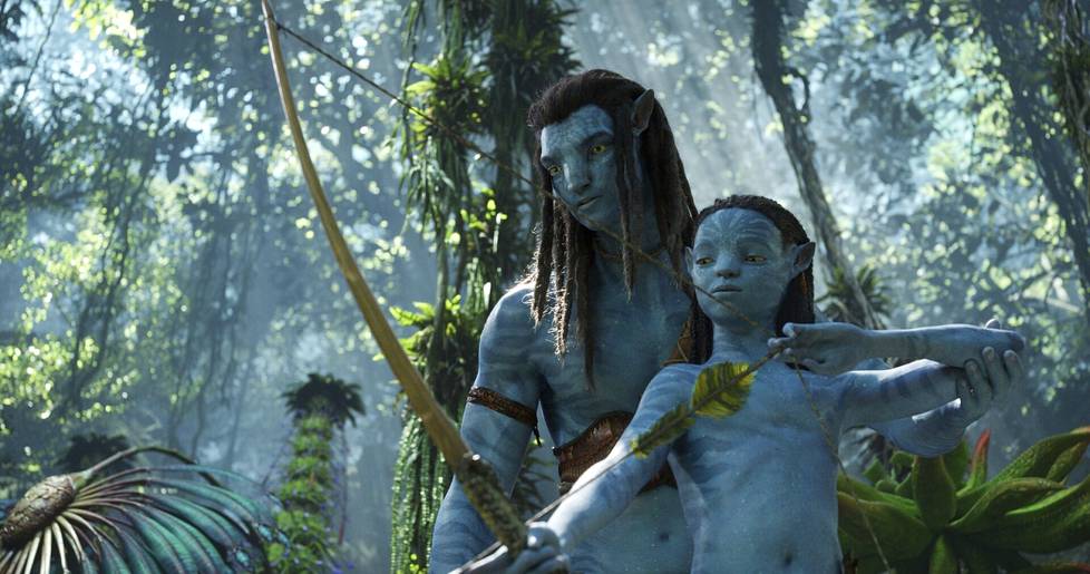 Na’vi-kansaan liiittynyt Jake Sully (Sam Worthington) on kakkos-Avatarissa tullut isäksi.