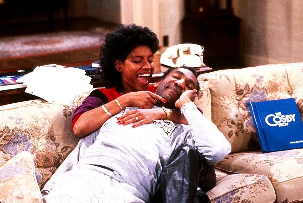 Näyttelijät Phylicia Rashād ja Bill Cosby esittivät Huxtablen perheen äitiä ja isää 1980- ja 1990-luvuilla suositussa tv-ohjelma Bill Cosby Show’ssa.