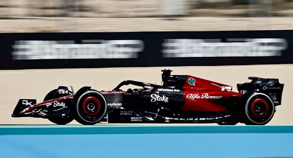 Valtteri Bottas ajoi viime viikonloppuna testiajoja Bahranin radalla.