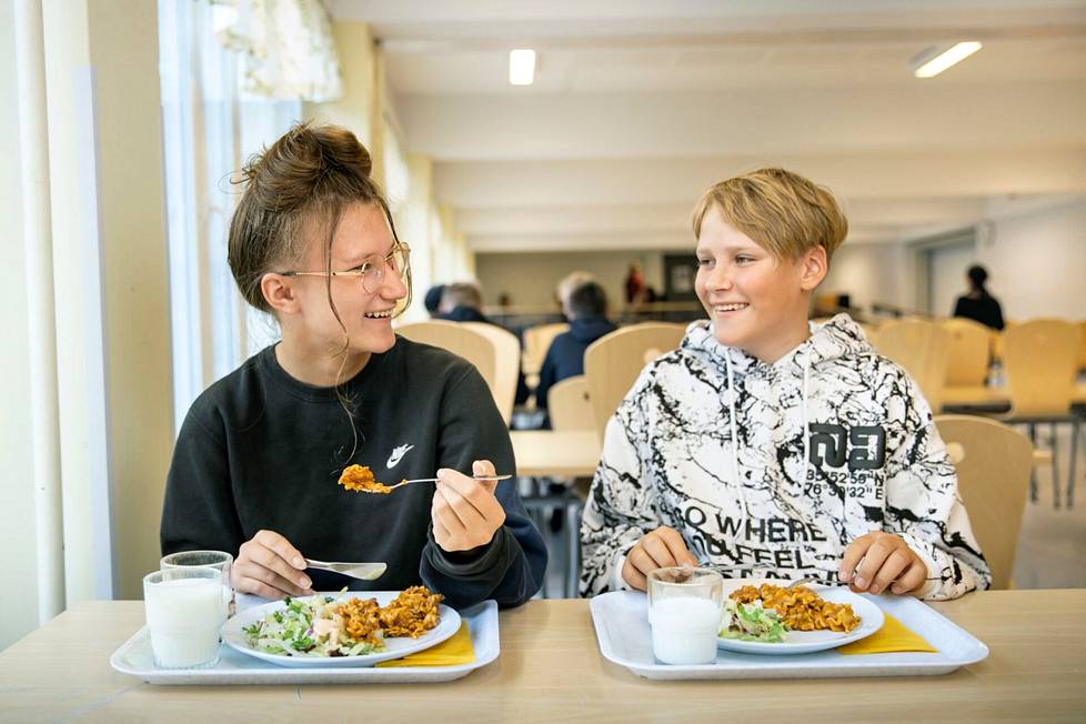 8-luokkalaiset Ella Kaunisto, 13 ja Aleksi Järvensivu, 13 kuuluvat oppilaskuntaan, joka kerää oppilaiden toiveita ja välittää ne ruokalistan laatijoiden tietoon. Toiveruokapäivä pidetään kerran kuudessa viikossa.