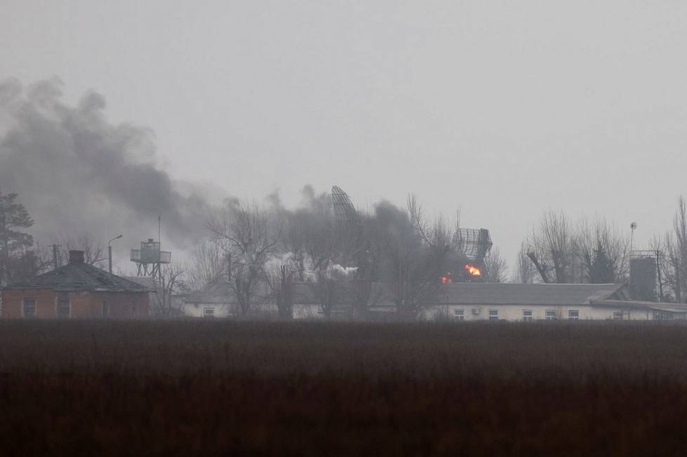 Venäjä hyökkäsi Ukrainaan 24. helmikuuta, ja räjähdyksiä kuultiin ympäri maata. Kuva on Mariupolista sodan ensimmäisen päivän aamuna.