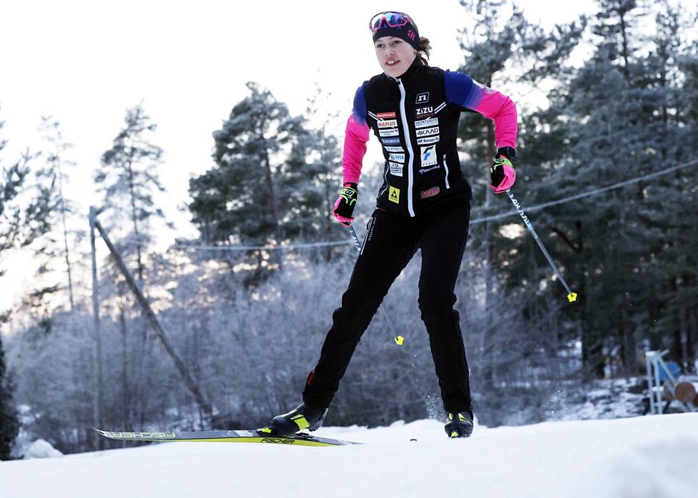 Anni Rohila tavoittelee määrätietoisesti unelmaansa. Hän haluaisi vielä joskus hiihtää maailman huipulla.