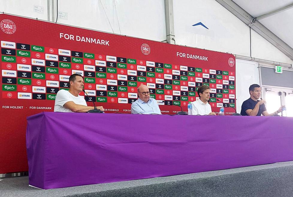 Tanskan jalkapalloliiton jalkapallojohtaja Peter Møller, puheenjohtaja Jesper Møller ja toimitusjohtaja Jakob Jensen kritisoivat voimakkaasti kansainvälistä jalkapalloliittoa Fifa lehdistötilaisuudessa Qatarissa.
