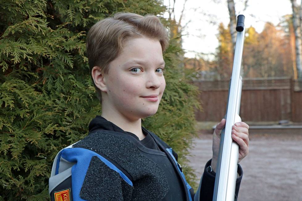 12-vuotias Niklas Anttila on menestynyt ilmakiväärikisoissa. Viimeksi hän voitti Lounais-Suomen aluemestaruuden.
