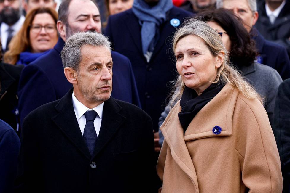 Ranskan presidentillä Nicolas Sarkozylla (vas.) oli väitteiden mukaan välillistä valtaa Qatarin valinnassa MM-kisaisännäksi.