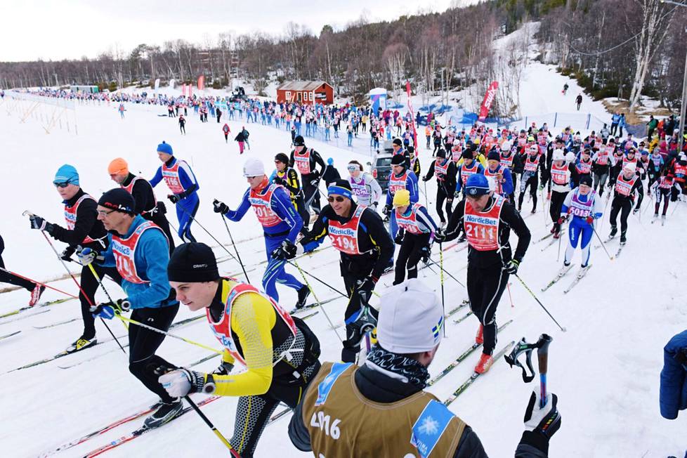 Ski Classics -kilpailut ovat massatapahtumia. Kilpailumielessä niihin kuuluu laskelmointi ja taktikointi. 
