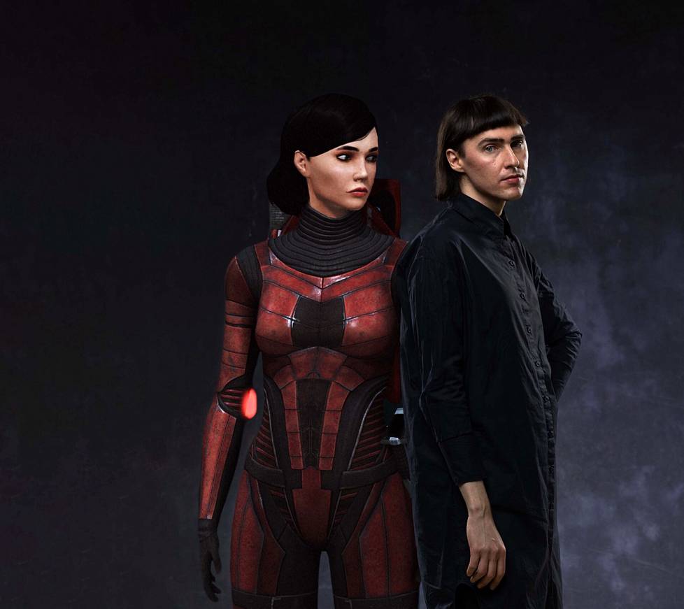 Aleksandr Manzos on kirjoittanut digitaalisista peleistä yli kymmenen vuotta. Kuvassa hän poseeraa Mass Effect -pelisarjassa käyttämänsä Commander Shepard -avatarin kanssa.