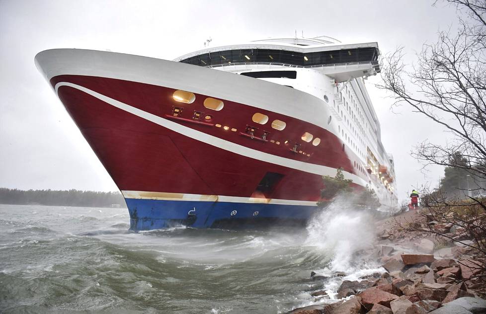Matkustajalaiva Viking Grace pystyy viemään matkustajat Turkuun, koska pohjakosketuksessa ei syntynyt turvallisuuteen vaikuttavia vaurioita.