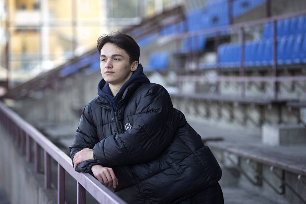 Oleksii Bodhanin elämässä päivämäärästä 24. helmikuuta tuli ikimuistoinen. Poriin sotaa paennut nuorukainen harrasti Ukrainassa jalkapalloa, mutta nyt hän pelaa amerikkalaista jalkapalloa Pori Bearsissa.