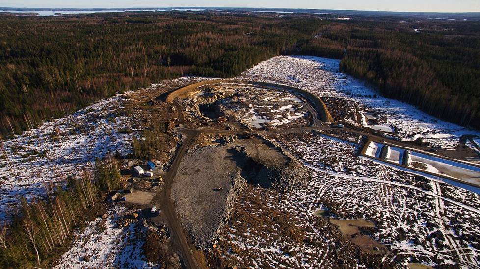 Valkeakosken Kaapelinkulman kaivos kuvattuna ilmasta maaliskuussa 2019.