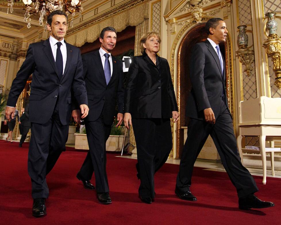 Ranska palasi takaisin Naton täysjäseneksi sotilasliiton 60-vuotisjuhlavuonna 2009. Ranskan presidentti Nicolas Sarkozy, Tanskan pääministeri Anders Fogh Rasmussen, Saksan liittokansleri Angela Merkel ja Yhdysvaltain presidentti Barack Obama tapasivat juhlallisuuksien aikana. 
