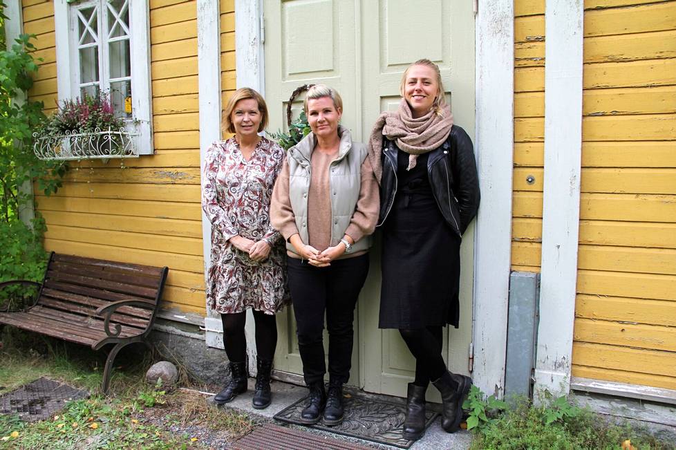 Helena Vuorinen, Susan Salonen ja Teija Pilli tuovat yritteliästä Saarioispuolen naisenergiaa tähän Valkeakosken keskustassa sijaitsevaan, yli 150-vuotiaaseen hirsitaloon.