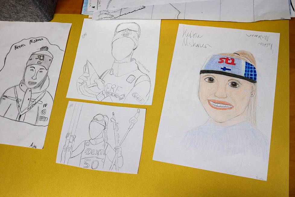 Eteläisen koulun oppilaat ovat piirtäneet kuvataiteen tunnilla kuvia Kerttu Niskasesta.