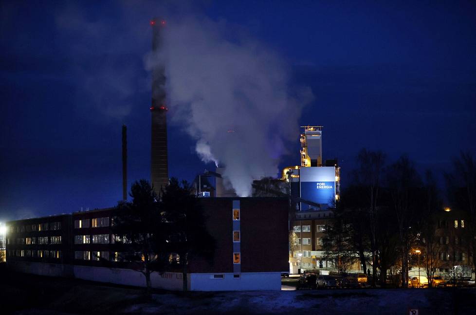 Kaukolämmön päästöt ovat viime vuosina laskeneet rajusti. Näin on myös Porissa, jossa Aittaluodon voimalaitoksella otettiin päästöjä mittavasti vähentänyt biovoimakattila käyttöön vuonna 2020.