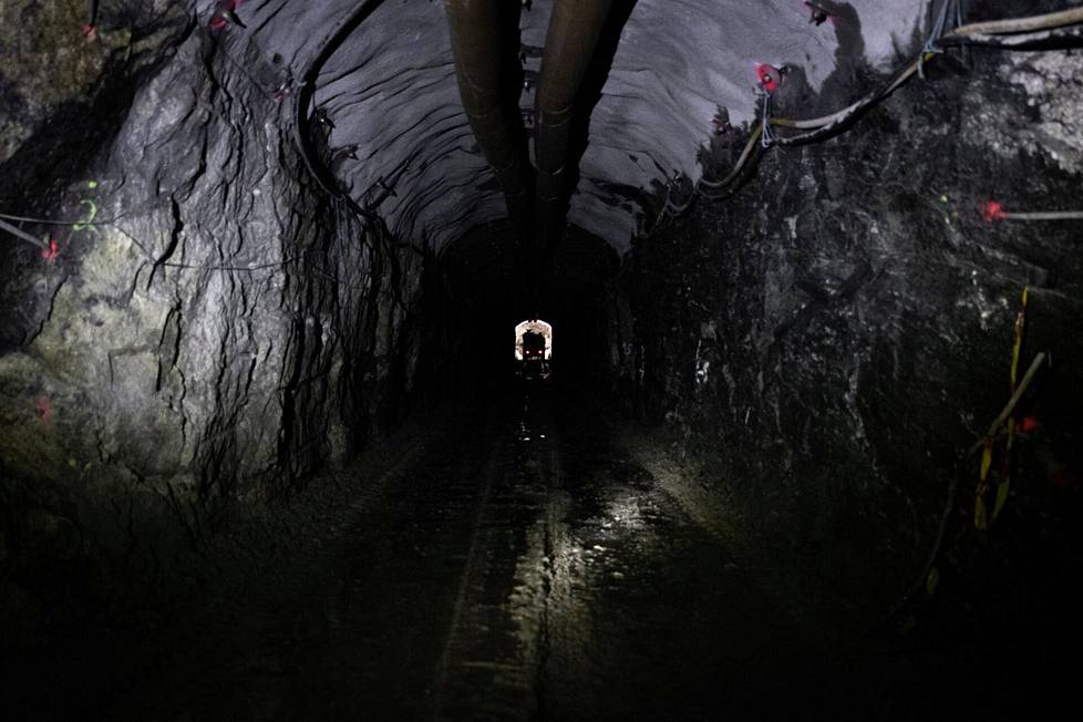 Loppusijoitustunneli kaivetaan 350 metrin pituiseksi. Siihen haudataan 30 ydinjätekapselia.