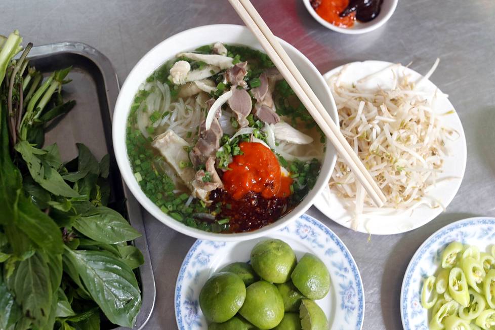 Maailmalla tunnetuin vietnamilainen keitto on pho, jonka juju on sen liemessä.