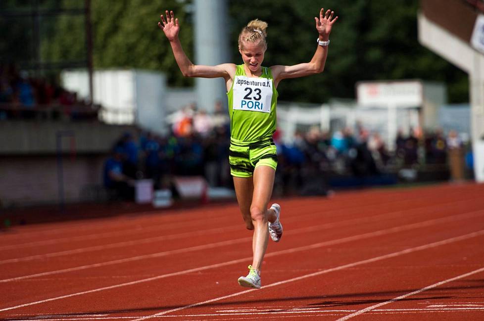 Porin Kalevan kisojen yleisö taputti kesällä 2015 seisaaltaan suosiota, kun 17-vuotias sensaatio Alisa Vainio juoksi hienon kilpailun jälkeen 10 000 metrin Suomen mestariksi ajalla 32.58,18. Se on yhä Vainion oma ennätys sekä Suomen kaikkien aikojen seitsemänneksi paras aika. 