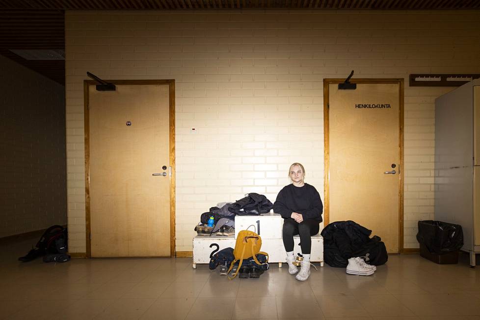 Lotta Vettenranta, 18, harjoittelee jälleen Porin urheilutalossa.