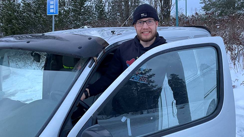 Juho Kurki ajoi loppuviikosta muuttokuormaa Turusta Jyväskylään. Urheilijaura vaihtui työelämään Jyväskylässä. 