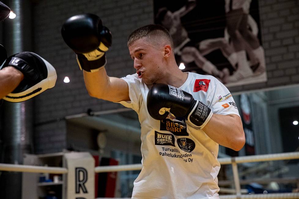 Nokialainen Ivan Perälä ottelee lokakuun lopulla uransa kolmannessa nyrkkeilyn ammattilaisottelussa. Siihen hän valmistautuu Raholassa Respect Boxing Clubilla.