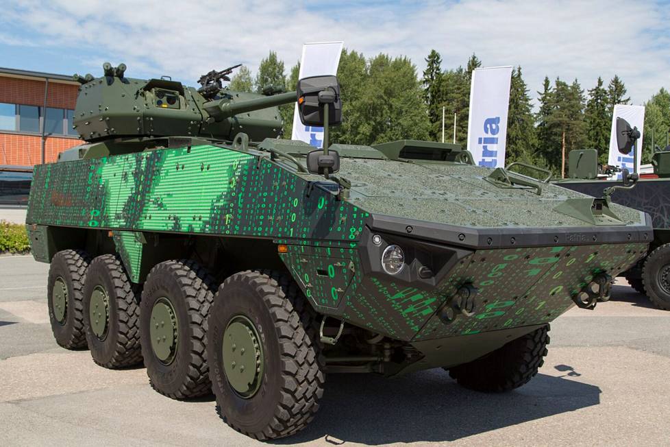 Suomesta viedään ulkomaille erityisesti sotilasajoneuvoja. Kuvassa valtion puoliksi omistaman puolustusteollisuusyhtiö Patrian AMV 8x8 -panssariajoneuvo.