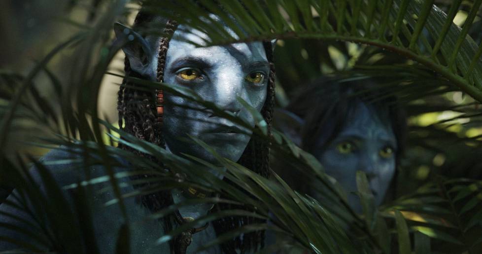 Avatar: The Way of Waterin sankarit kuuluvat kaukaisen Pandora-planeetan na’vi-kansaan.