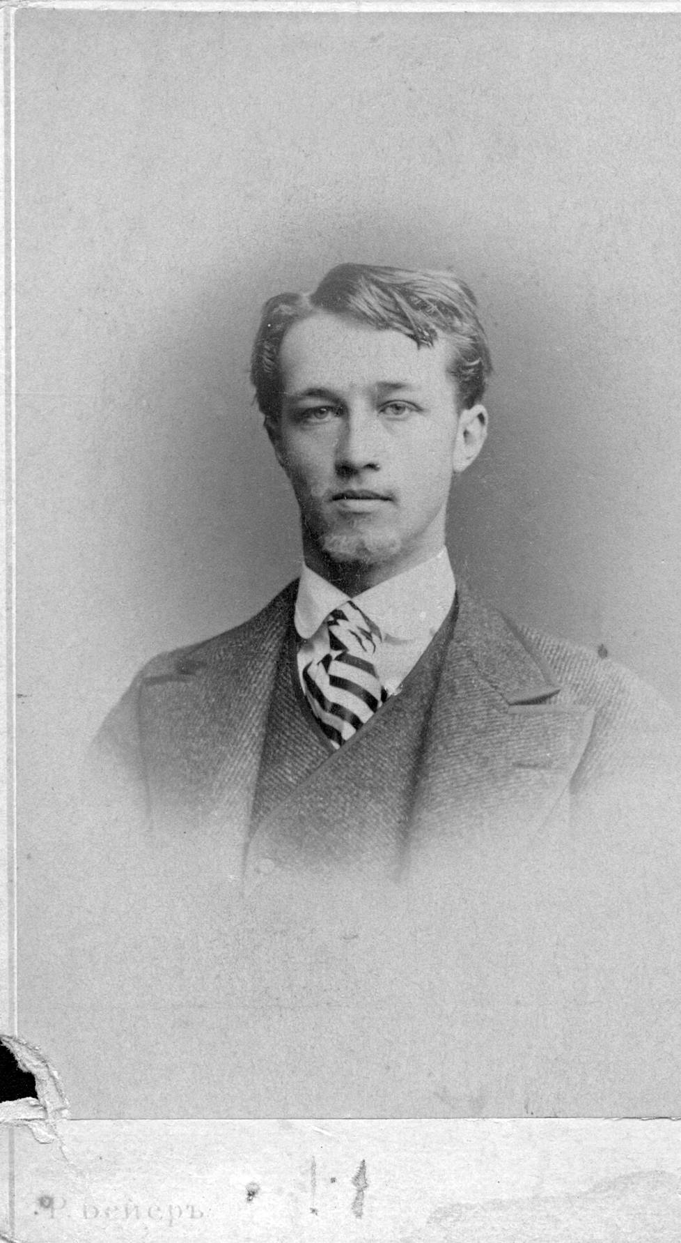 Carl von Nottbeck oli Finlaysonin tehtaan omistavan Wilhelm von Nottbeckin vanhin poika. Hän kauppasi aluksi Pietarissa Edisonin puhelimia, mutta innostui sitten Edisonin sähkövalaistusjärjestelmästä. Kuvaaja: R. Beyer.