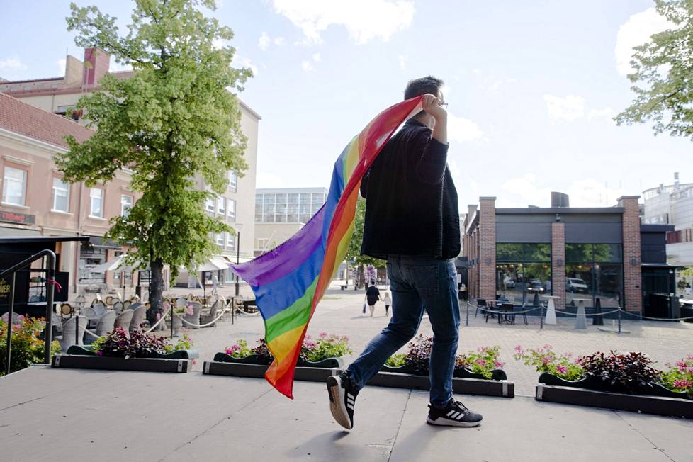 Pride-tapahtuma järjestetään tänä kesänä Porissa neljättä kertaa. Tapahtuman keskipisteessä on Eetunaukion lava, jossa kuullaan puheita ja livemusiikkia.