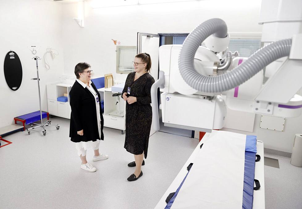 Töitä tarjolla. Satadiagin henkilöstöpäällikkö Liisa Nurmi ja kuvantamisen ylihoitaja Karoliina Lohikoski arvelevat, että valmistuttuaan röntgenhoitajilla on lähes varma työpaikka.