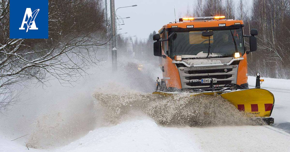 Jos aura-auton nostattaman lumipilven läpi ei näe, ohittamaan ei pidä  lähteä - Kotimaa - Aamulehti
