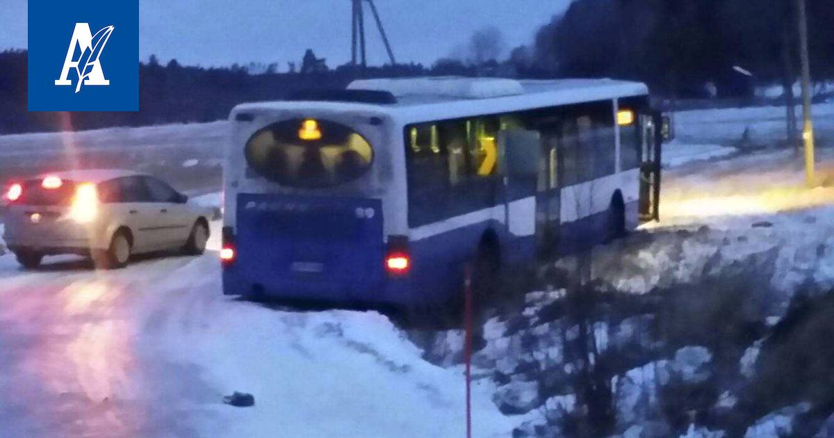 Paunun bussi ajoi pellolle Nokialla – kyydissä koululaisia