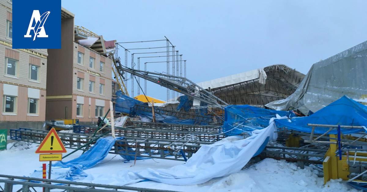 Katso kuvat: suuri sääsuoja nostureineen romahti talon päälle Vuoreksessa  Tampereella: ”Se on tehnyt todella paljon vahinkoja” – Raivaustyöt alkavat  maanantaina - Pirkanmaa - Aamulehti