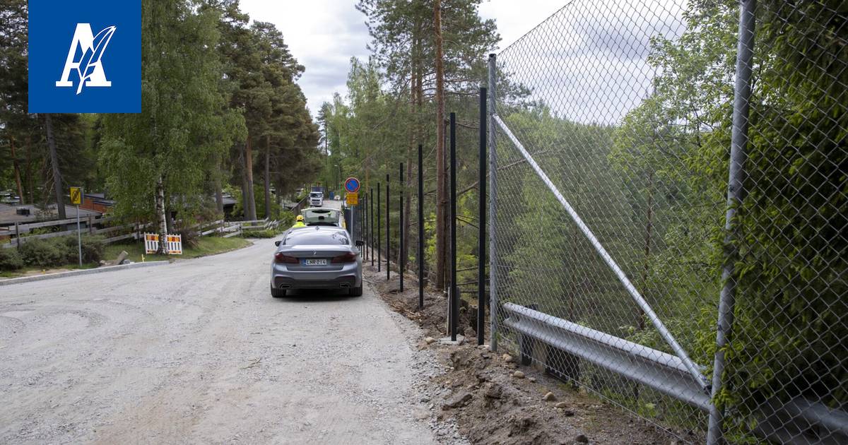 Korkea aitarakennelma herättää jälleen ihmetystä Länsi Tampereella Se on aivan hirveä aivan