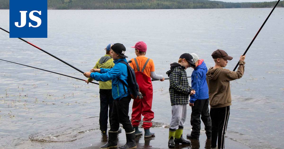 Juokslahden oppilaat kävivät kalassa Särkisaarella - Elämänmeno - Jämsän  Seutu